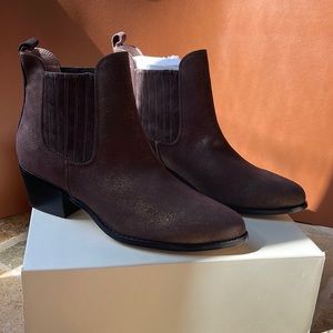 ANTHROPOLOGIE Metallic Chelsea boot, size 9